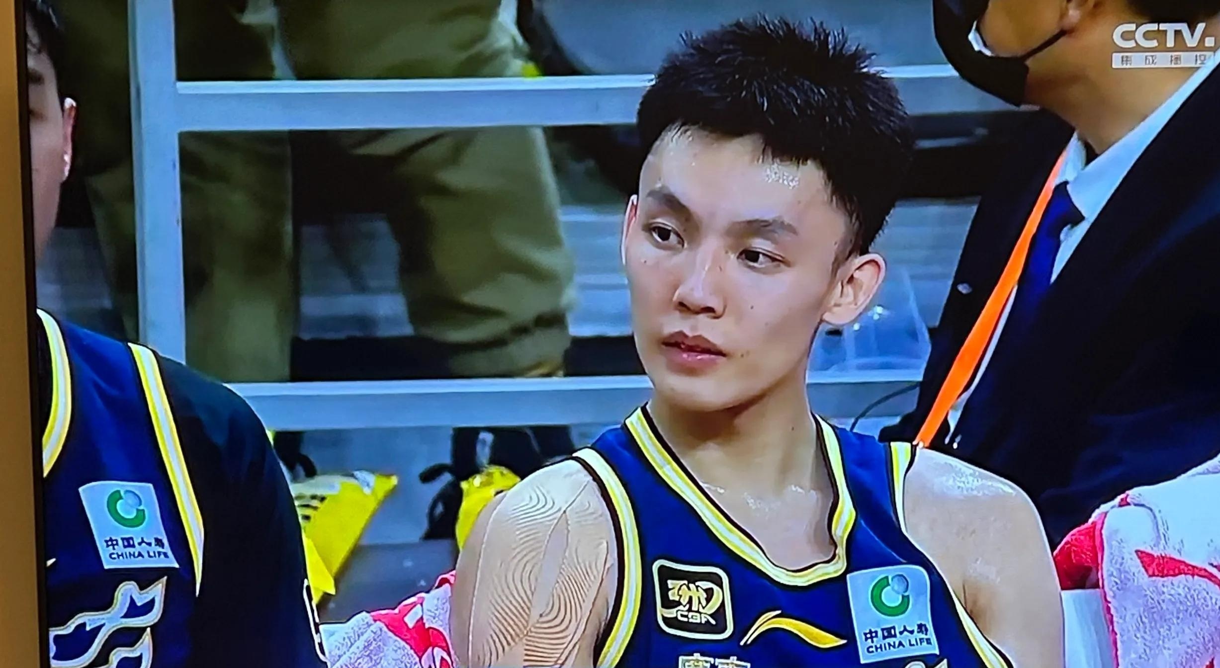 加时末段NBA常规赛焦点战，广东宏远外线爆发，赛场秩序良好，赛程密集仍需轮换的简单介绍