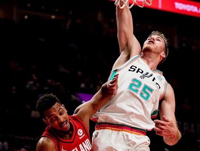 荷甲今夜走向成谜；波特兰开拓者强势反弹；媒体盛赞；心理建设被强调的简单介绍